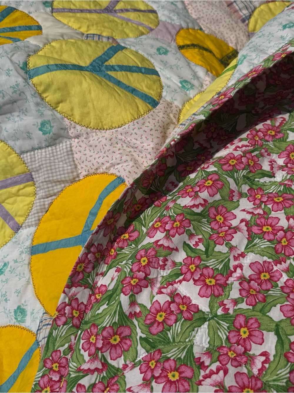 Handmade Peace Sign Patchwork Quilt 44x54, Retro 70s Grandmacore - Picture 9 of 10